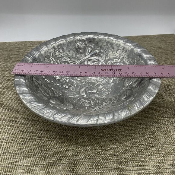 Wilton RWP Armetale Metal Vegetable Patterned Round Serving Bowl 9" Made In USA - Picture 3 of 7
